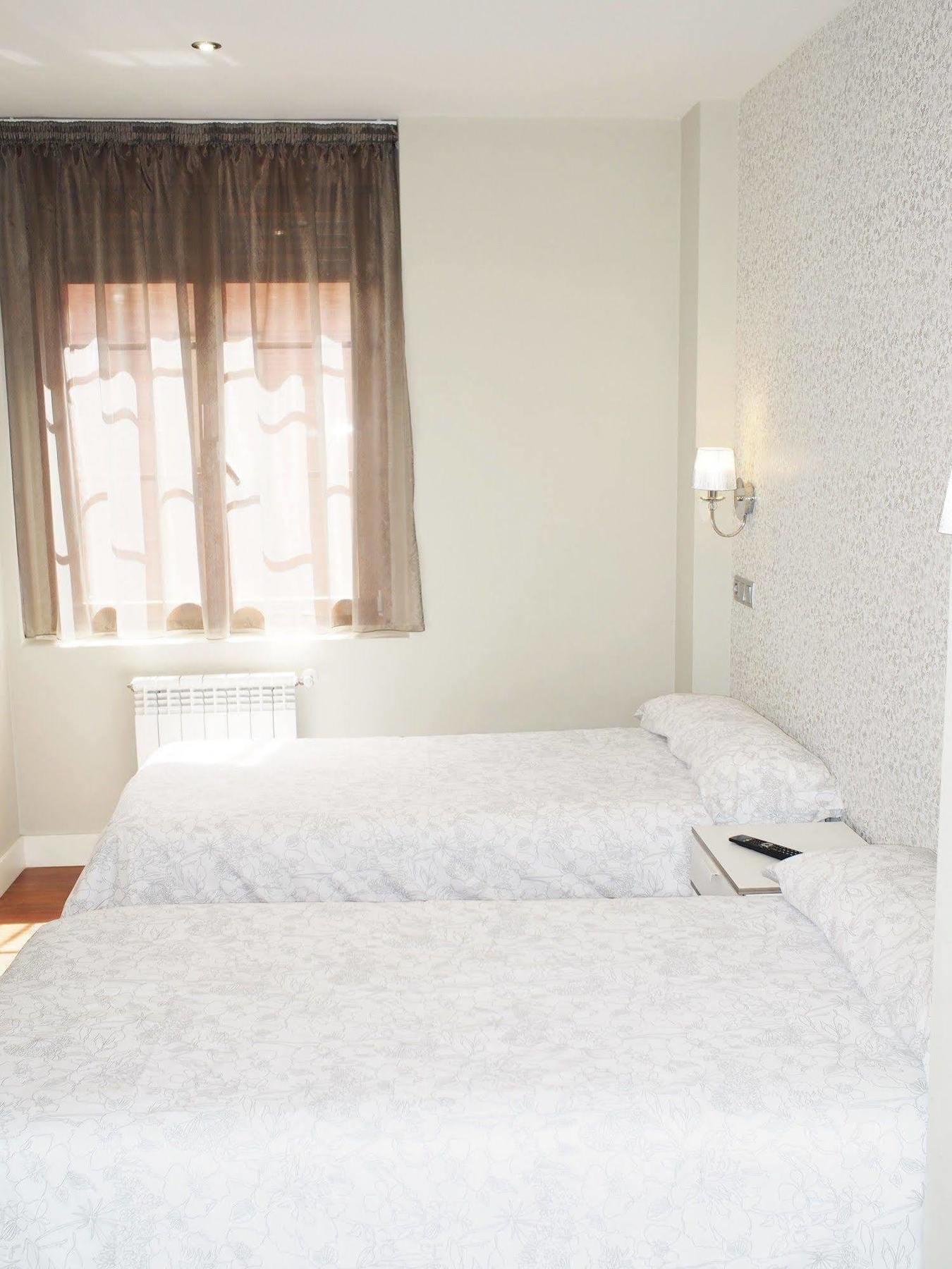 Hotel Rosal Oviede Extérieur photo